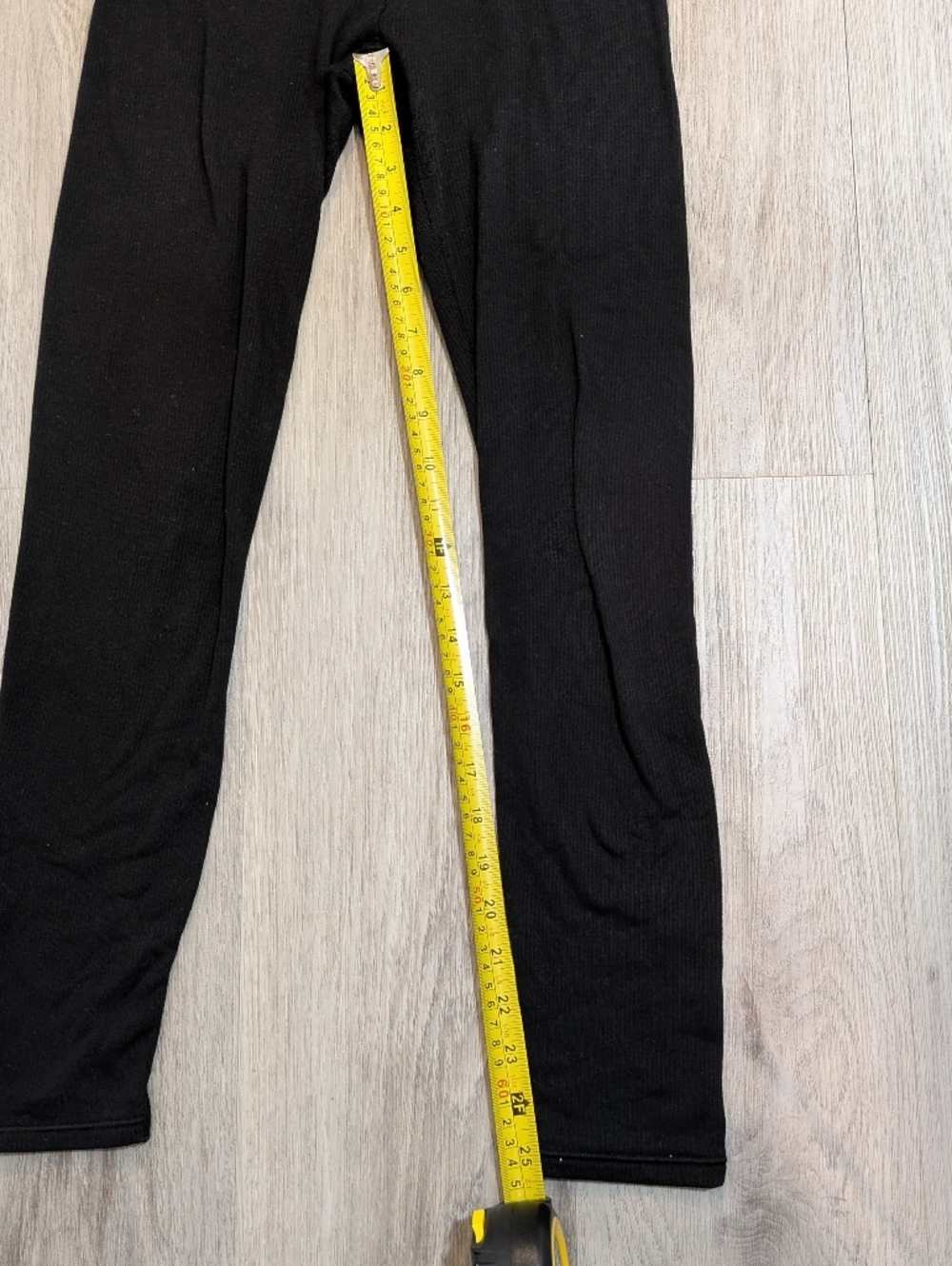 ✨3/$20✨ Uniqlo Heattech Ultra Warm Leggings Black - Size Medium - Picture 4 of 4